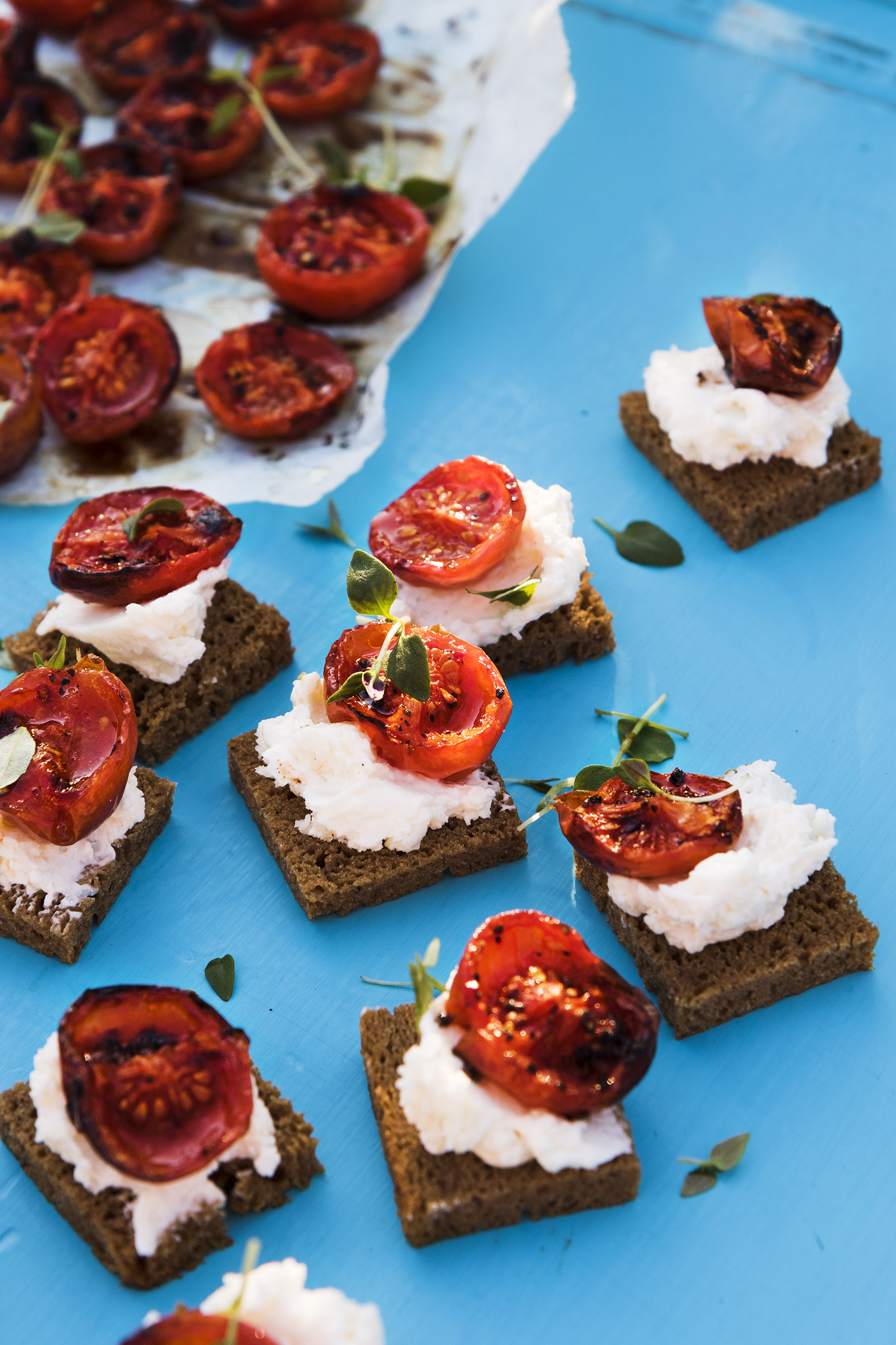 Parmesankräm med ugnsbakade körsbärstomater